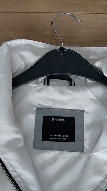 28 Beden BERSHKA YAĞMURLUK CROP