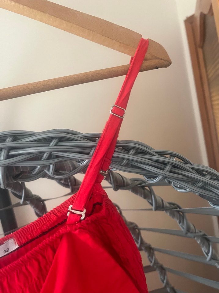 Kırmızı Kemerli Çıkabilir Askılı Tulum - Görsel 5