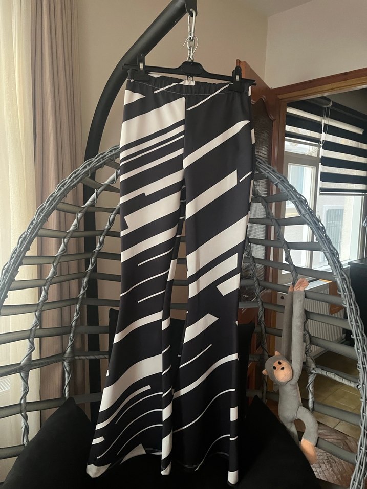 Zebra Desenli Siyah Kadın İspanyol Paça Pantolon - Görsel 2