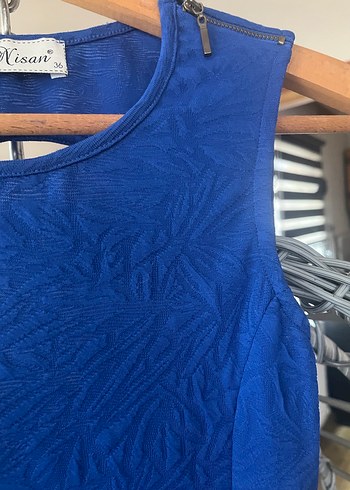 Sırt Dekolteli Mavi Kolsuz Elbise - Görsel 3