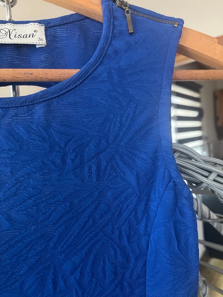 Sırt Dekolteli Mavi Kolsuz Elbise - Görsel 3