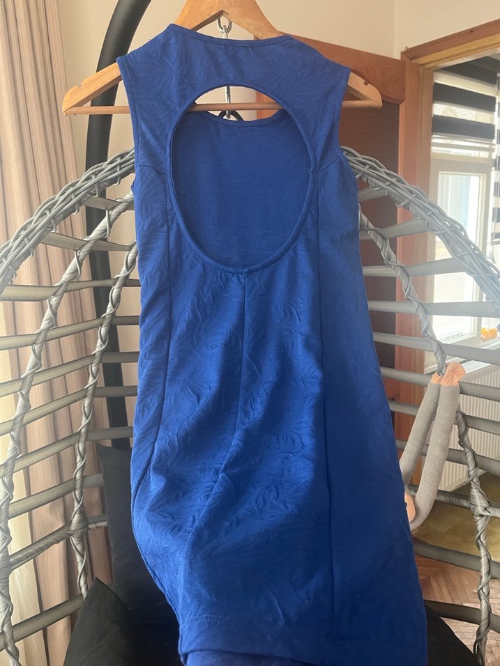 Sırt Dekolteli Mavi Kolsuz Elbise - Görsel 4