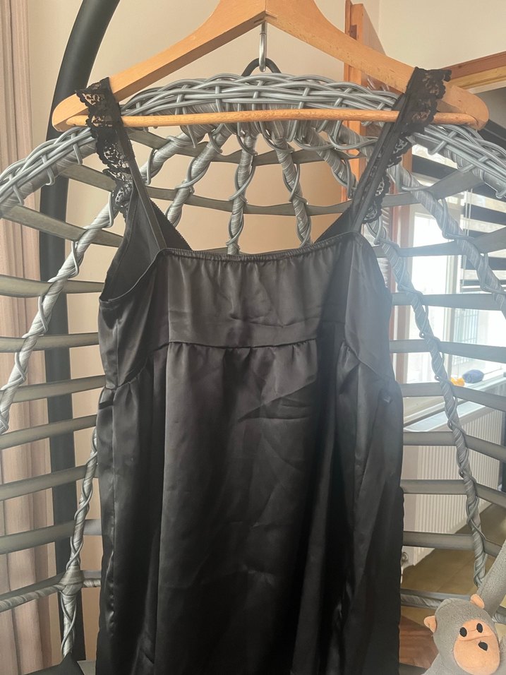 Siyah Saten Dantel Defaylı Bluz - Görsel 4