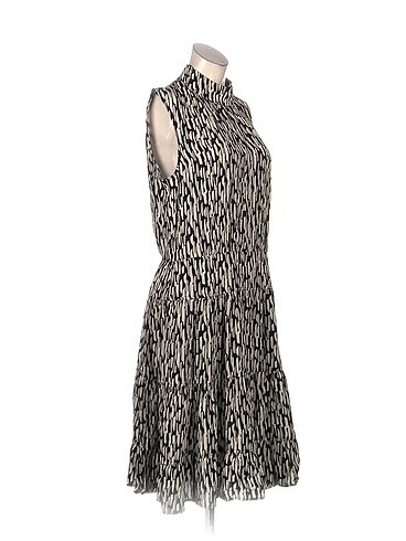 Diğer PreLoved Kısa Elbise %70 İndirimli.