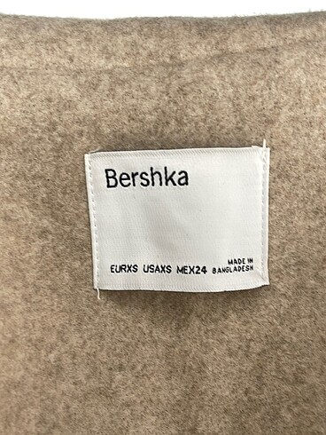 xs Beden çeşitli Renk Bershka Kaban %70 İndirimli.