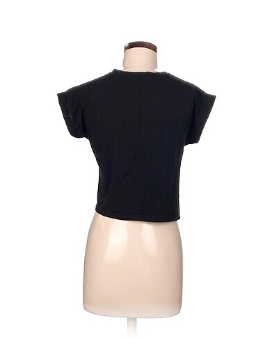 m Beden Diğer T-shirt %70 İndirimli.