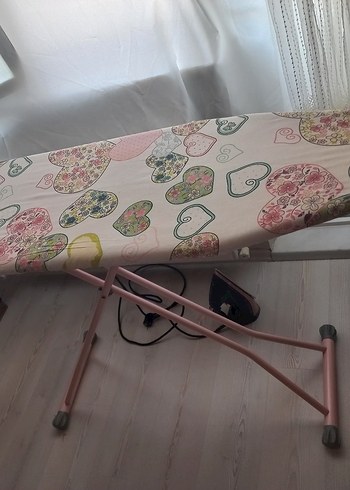 Pastel Pembe Ütü Masası
