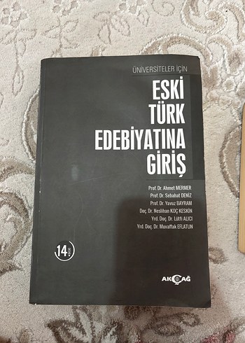 Üniversiteler İçin Eski Türk Edebiyatına Giriş
