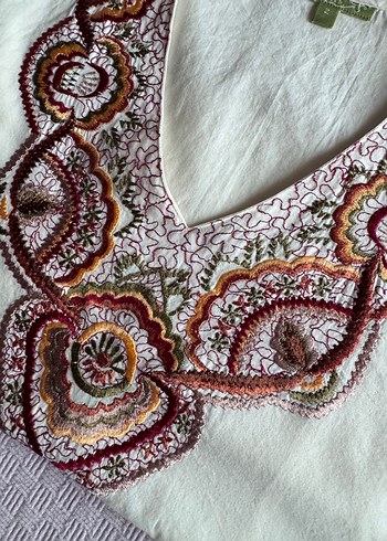 Nakışlı V Yakalı Bohem Kadın Bluz - Görsel 4