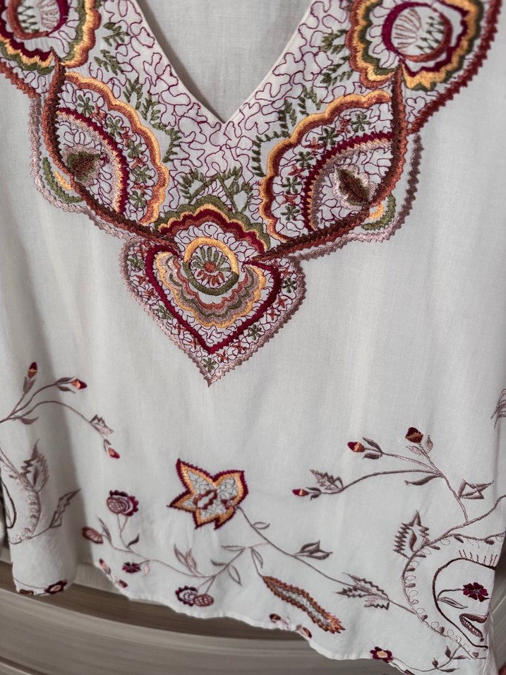 Nakışlı V Yakalı Bohem Kadın Bluz - Görsel 5