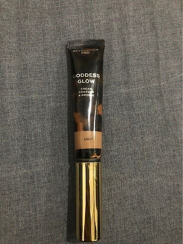 Revolution pro cream contour light
