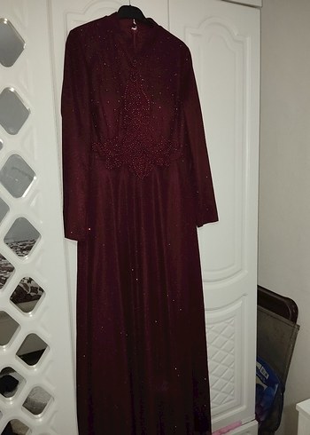 Uzun Kollu Bordo Boncuk İşlemeli Abiye Elbise - Görsel 2