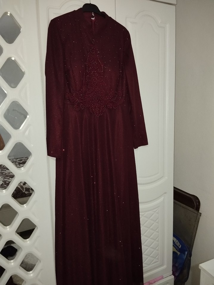 Uzun Kollu Bordo Boncuk İşlemeli Abiye Elbise - Görsel 2