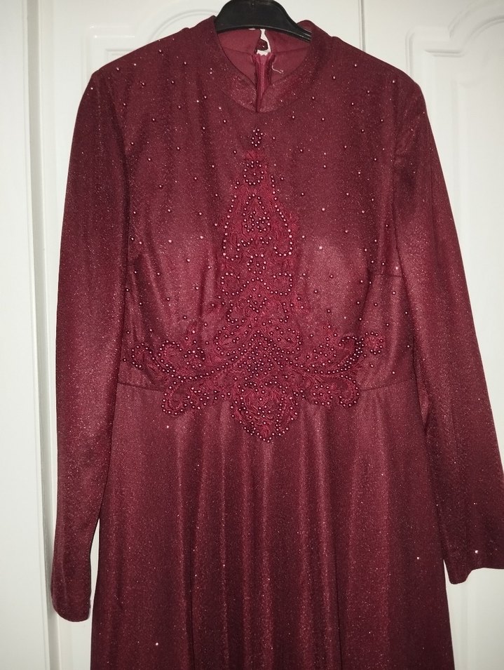 Uzun Kollu Bordo Boncuk İşlemeli Abiye Elbise - Görsel 3