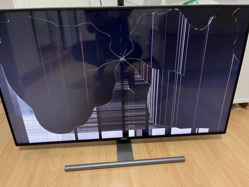 Siyah Vestel Kırık Ekran Monitör 42 inç - Görsel 2