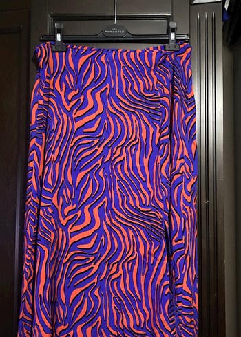 Zebra Desenli Uzun Drapeli Kadın Etek - Görsel 2