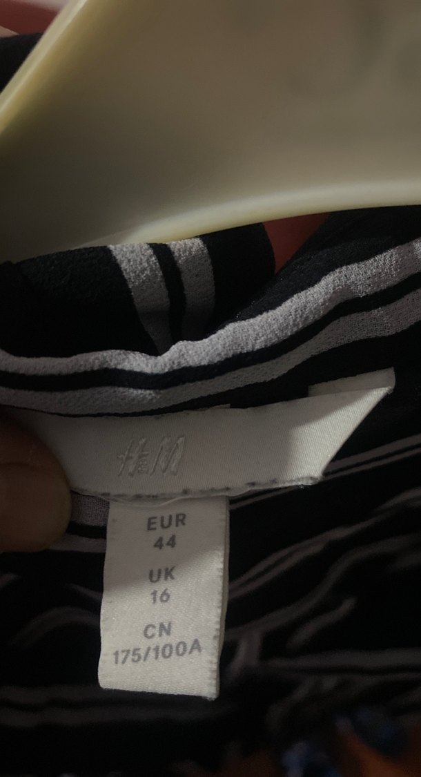 Düğmeli Siyah Çizgili Kolsuz Gömlek - Görsel 3