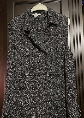 Düğmeli V Yaka Gri Kolsuz Kadın Gömlek - Görsel 2