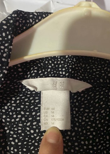 Düğmeli V Yaka Gri Kolsuz Kadın Gömlek - Görsel 4