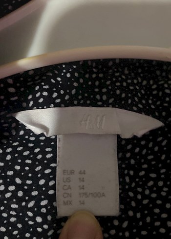 Düğmeli V Yaka Gri Kolsuz Kadın Gömlek - Görsel 3