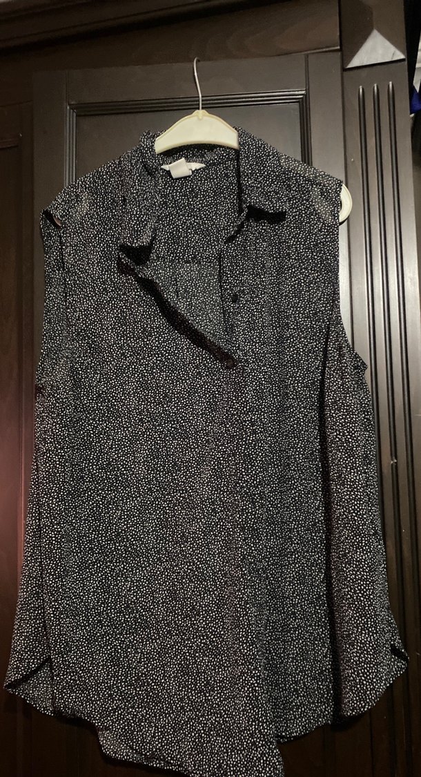 Düğmeli V Yaka Gri Kolsuz Kadın Gömlek - Görsel 2