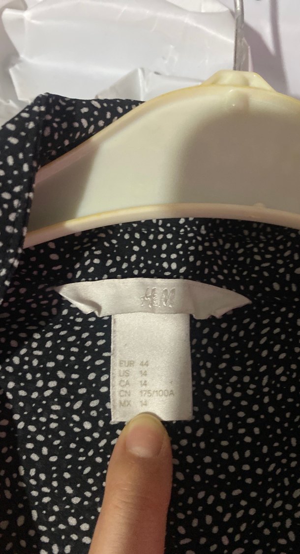 Düğmeli V Yaka Gri Kolsuz Kadın Gömlek - Görsel 4