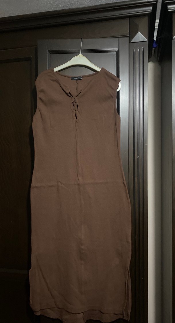 Kolsuz V Yaka Uzun Keten Elbise - Görsel 3