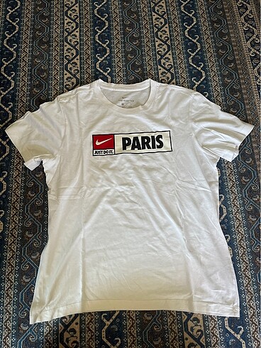 Basic nike tee