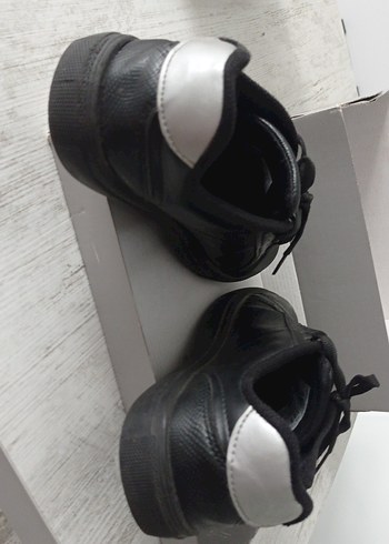 39 Beden Siyah Yılan Desenli Bağcıklı Stiletto Topuklu Sneakers