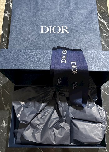 Mavi Parlak Desenli Dior ayakkabı karton canta