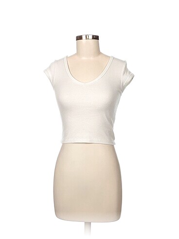 Bershka T-shirt %70 İndirimli.