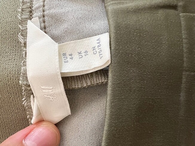 44 Beden haki Renk H&M arkası lastikli kumaş pantolon