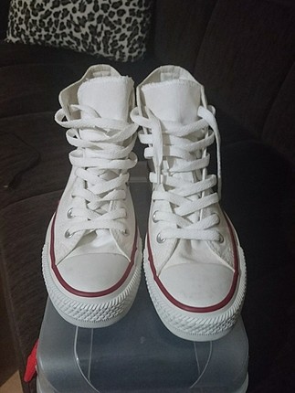 Beyaz Converse