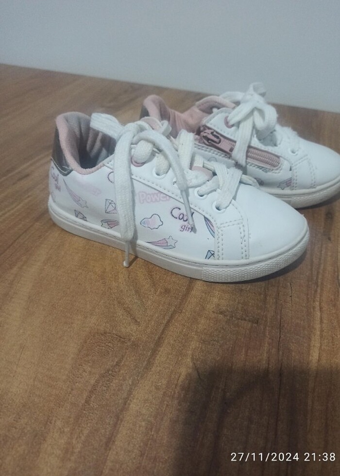 Beyaz ayakkabı - Görsel 2