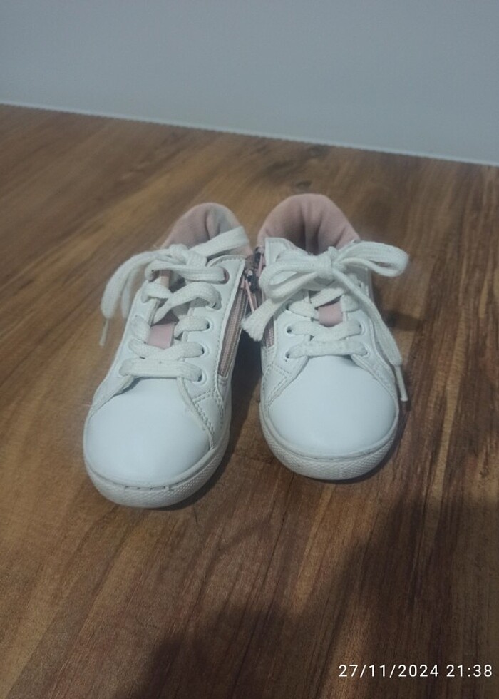 Beyaz ayakkabı - Görsel 3