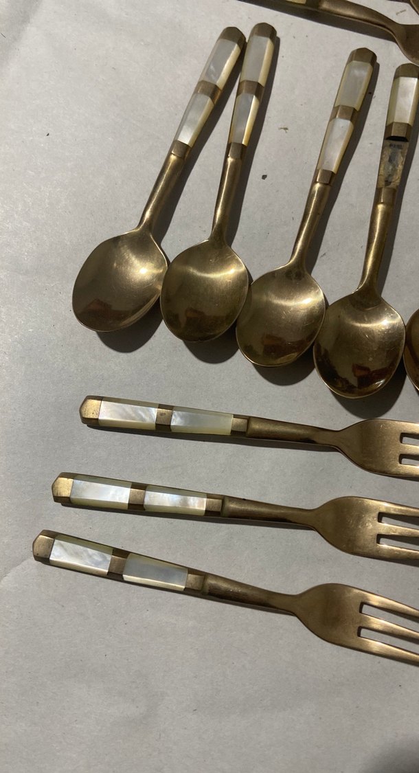 Altın Renkli Gri Detaylı Tatlı Çatalı ve Kaşığı
Sedef saplı - Görsel 2