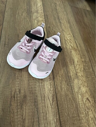 Nike 27 numara etiketli