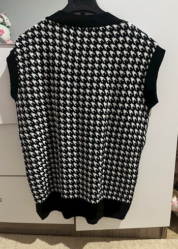 Siyah Beyaz Desenli V Yaka Triko Süveter - Görsel 2