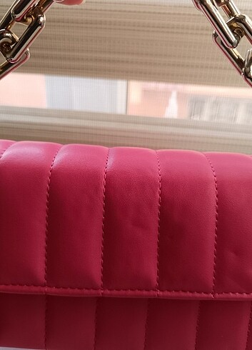 Pembe çanta