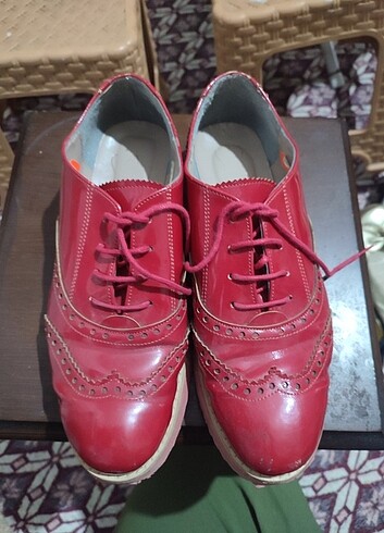 Kırmızı lugan ayakkabı 
