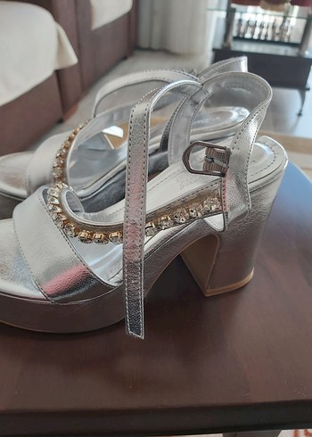 Kadın Beyaz Metalik Dolgu Topuklu Gece Ayakkabısı - Görsel 3