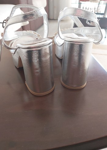 Kadın Beyaz Metalik Dolgu Topuklu Gece Ayakkabısı - Görsel 4