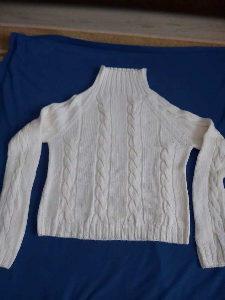 Beyaz Yüksek Yakalı Örgü Kadın Kazak - Görsel 3