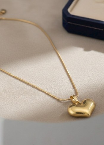Altın Renkli Kalp Detaylı Midi Kolye - Görsel 2