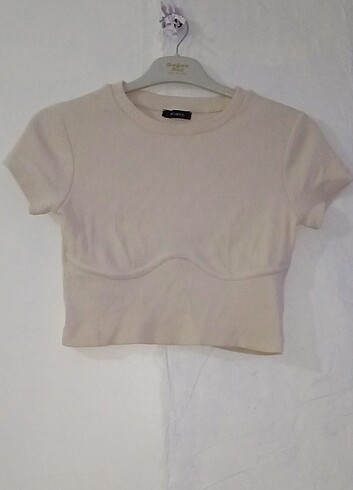 Krem rengi crop