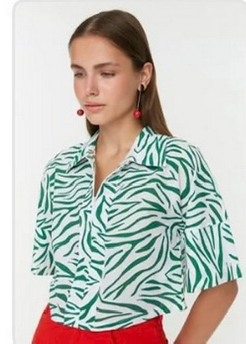 Trendyolmilla pamuklu Yeşil Zebra Desenli Kısa Kollu Bluz