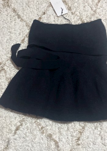 Kemer Detaylı Siyah Mini Etek