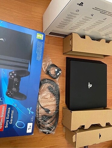 Sony PlayStation 4 Pro 1 TB Oyun Konsolu Siyah