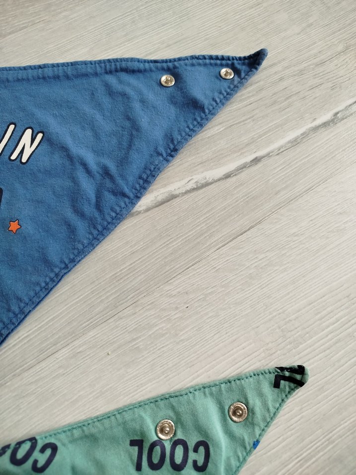 Renkli Baskılı Bebek Önlüğü 2'li Set bebek fular - Görsel 4