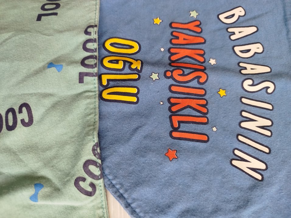 Renkli Baskılı Bebek Önlüğü 2'li Set bebek fular - Görsel 2